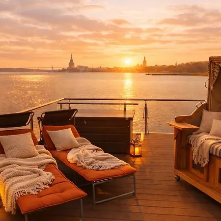 Πλωτό κατάλυμα Hausboot Seetje Stralsund, Mit Dachterrasse