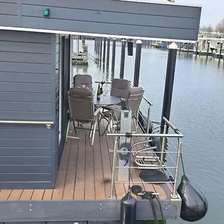 Hausboot Seetje Stralsund, Mit Dachterrasse *