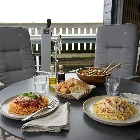 Hausboot Seetje Stralsund, Mit Dachterrasse *