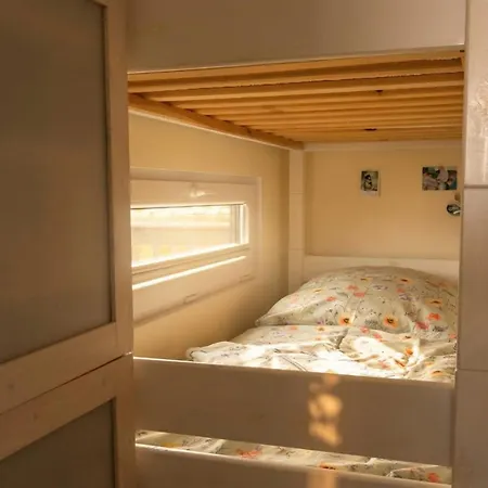 Hausboot Seetje Stralsund, Mit Dachterrasse Πλωτό κατάλυμα